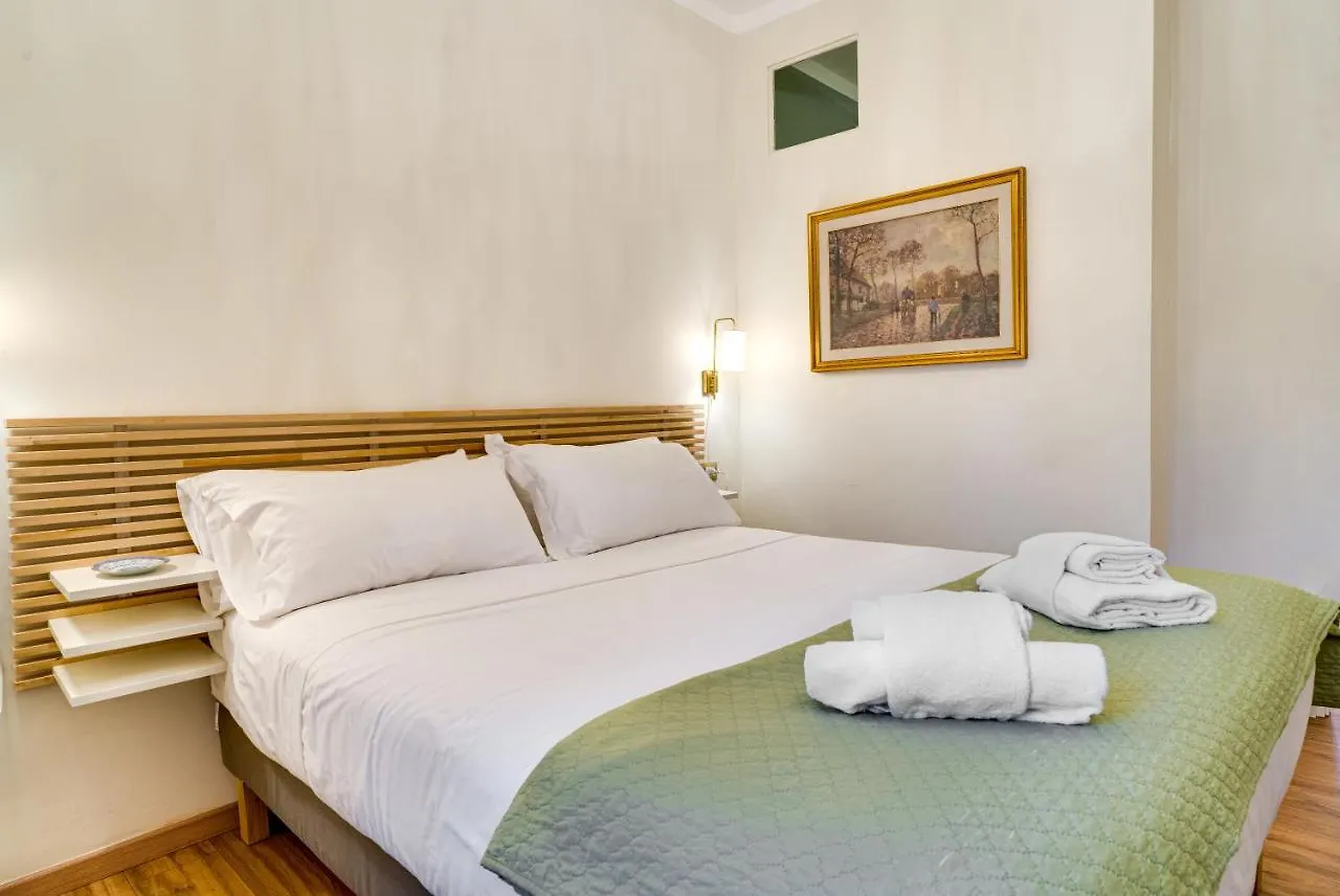 Navigli Top Floor Apartment 15 Mins From Duomo Milão