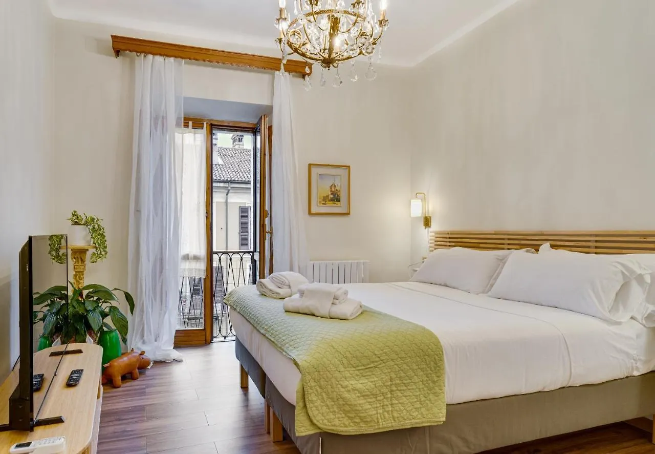 Navigli Top Floor Apartment 15 Mins From Duomo Milão