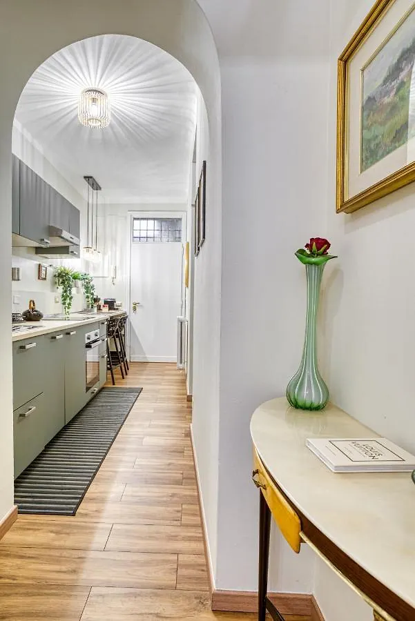 Navigli Top Floor Apartment 15 Mins From Duomo Milão